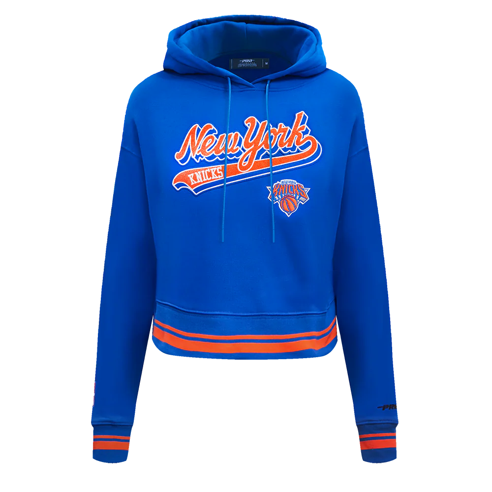 NBA NEW YORK KNICKS SCRIPT TAIL WOMEN'S RIB FLEECE CROPPED PULLOVER HOODIE (ROYAL/ORANGE/ROYAL)