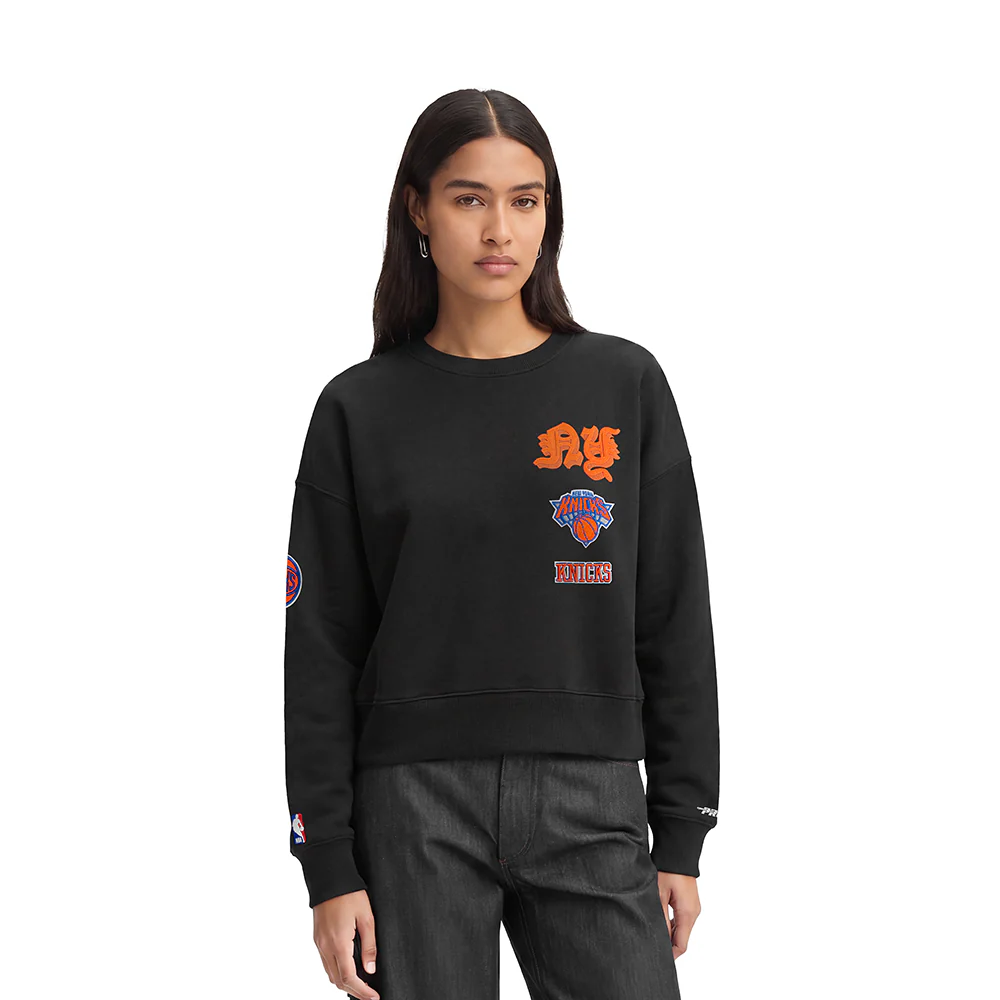 NBA NEW YORK KNICKS OLD ENGLISH WOMEN'S FLC CREWNECK (BLACK)