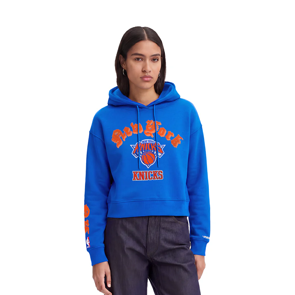 NBA NEW YORK KNICKS OLD ENGLISH WOMEN'S FLC CROPPED PO HOODIE (ROYAL BLUE)
