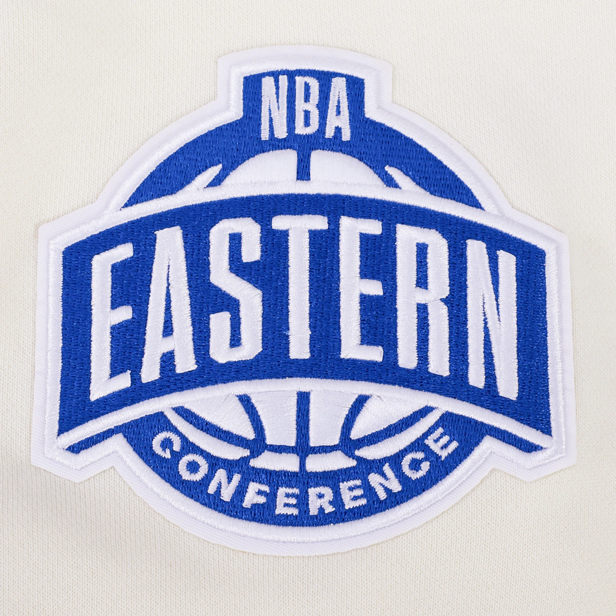 NEW YORK KNICKS 2026 NBA CHAMPIONSHIP WOMEN'S CROPPED PULLOVER HOODIE (EGGSHELL/BLACK) - Image 9