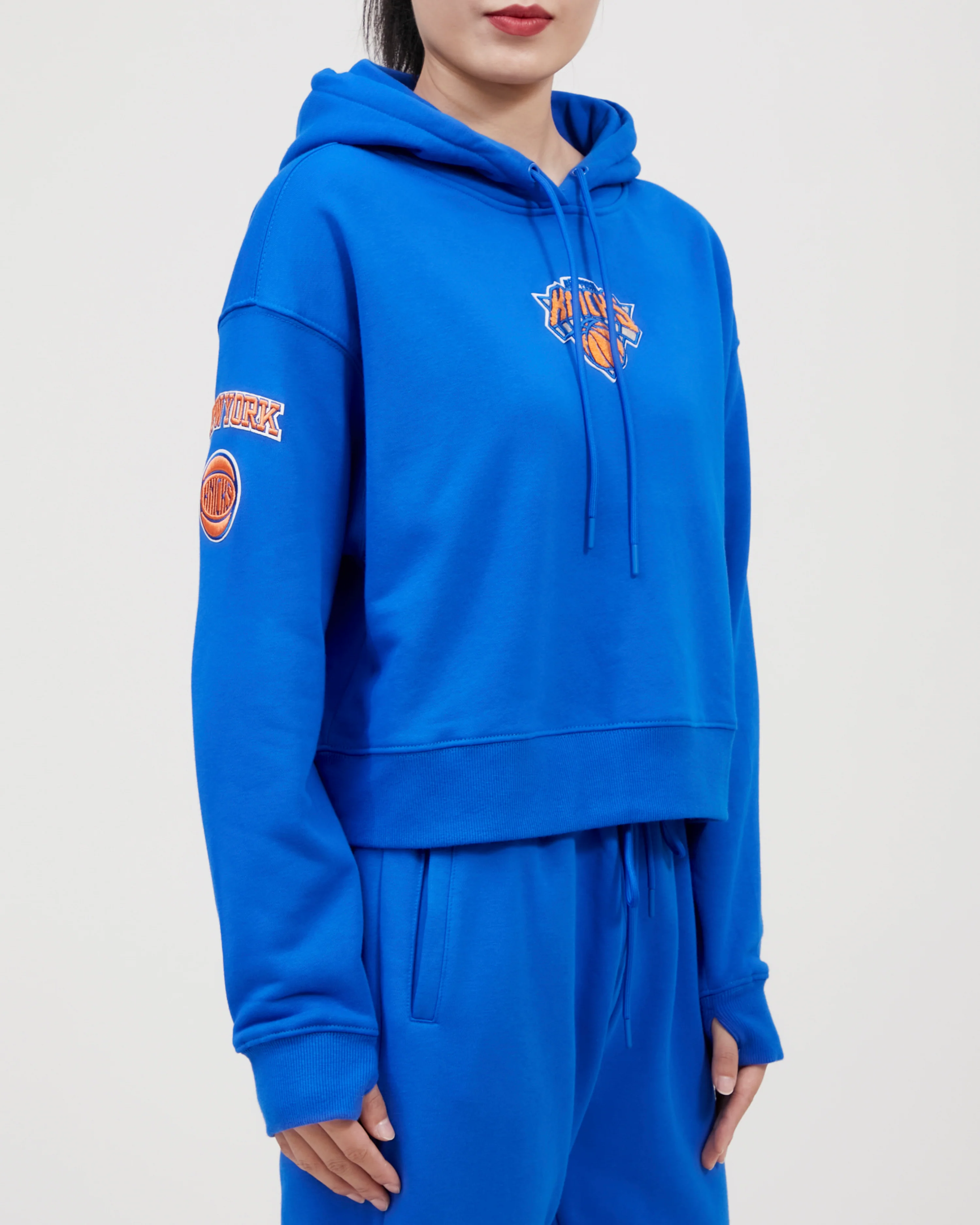 NBA NEW YORK KNICKS CLASSIC WOMEN'S CROPPED PULLOVER HOODIE (ROYAL BLUE) - Image 10