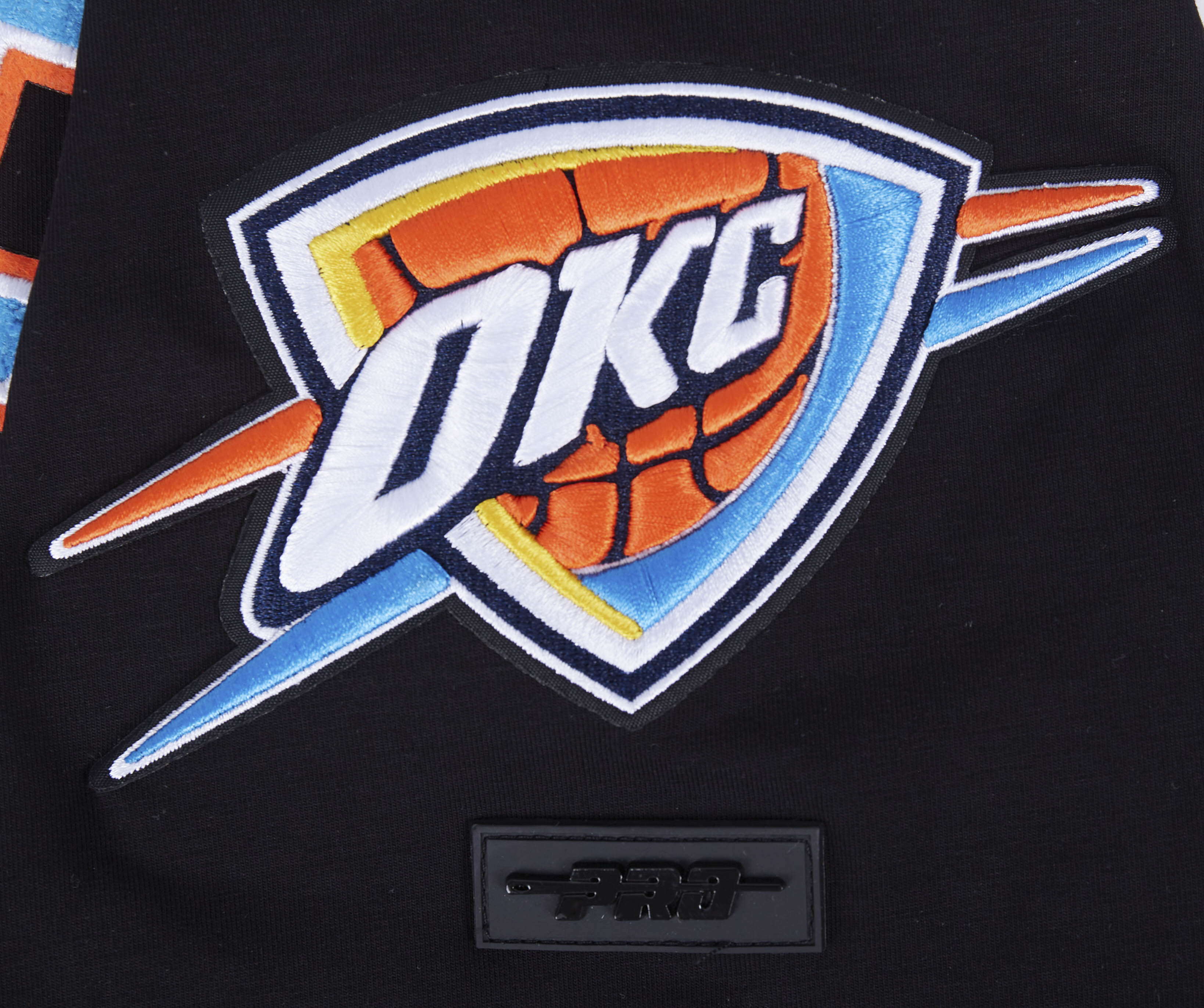 NBA OKLAHOMA CITY THUNDER CLASSIC CHENILLE MEN'S TEE (BLACK) - Image 6