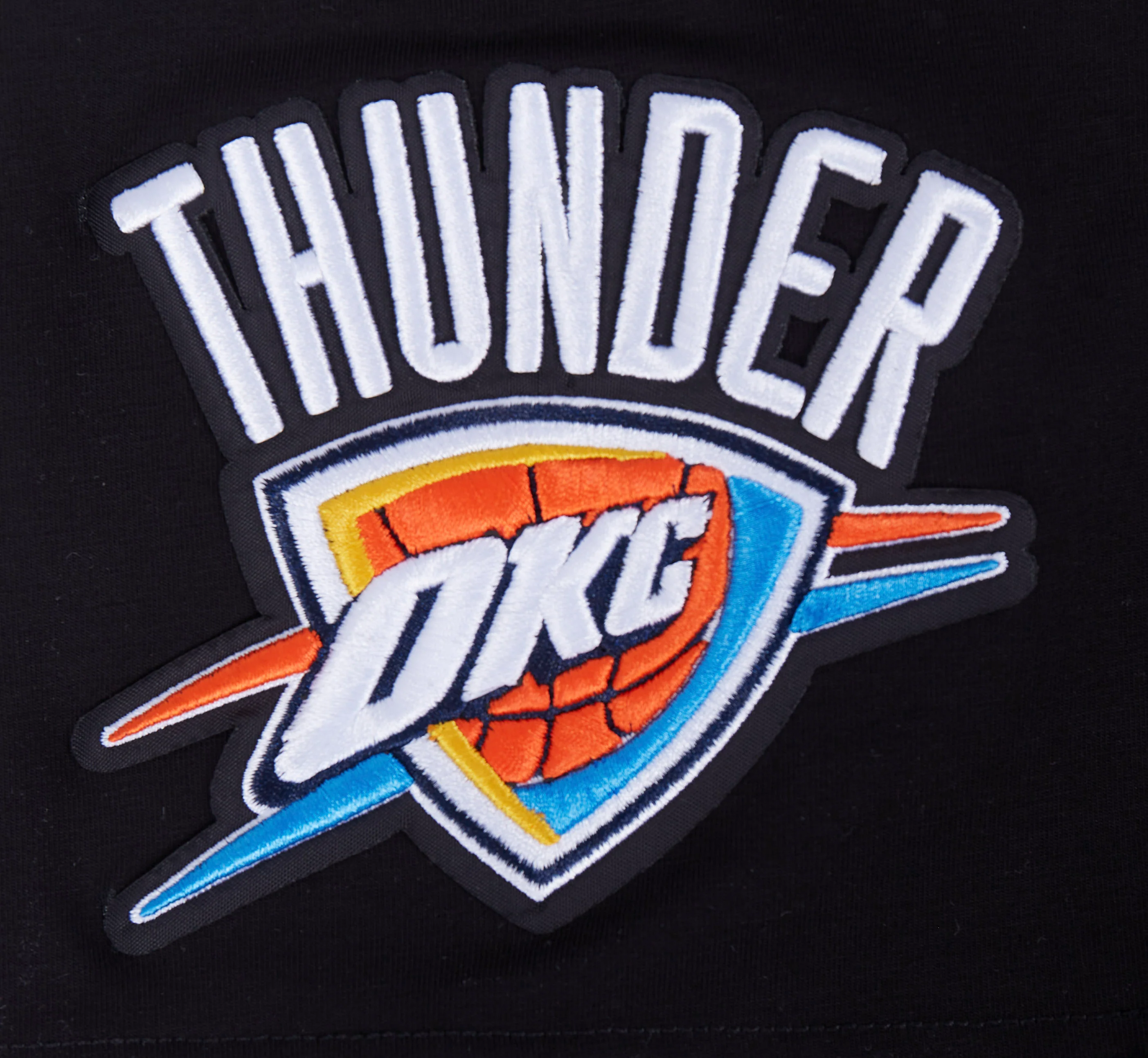 NBA OKLAHOMA CITY THUNDER CLASSIC CHENILLE MEN'S TEE (BLACK) - Image 7