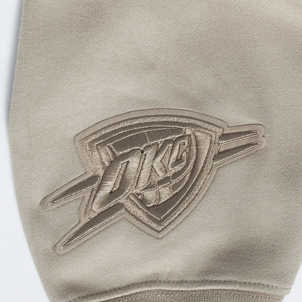 NBA OKLAHOMA CITY THUNDER WINGSPAN MEN'S DROP SHOULDER FLC PO HOODIE (TAUPE) - Image 11