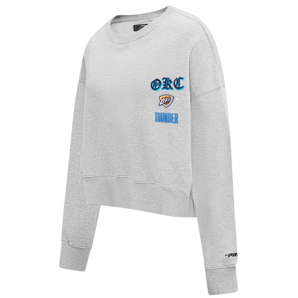 NBA OKLAHOMA CITY THUNDER OLD ENGLISH WOMEN'S FLC CREWNECK (HEATHER GREY) - Image 4