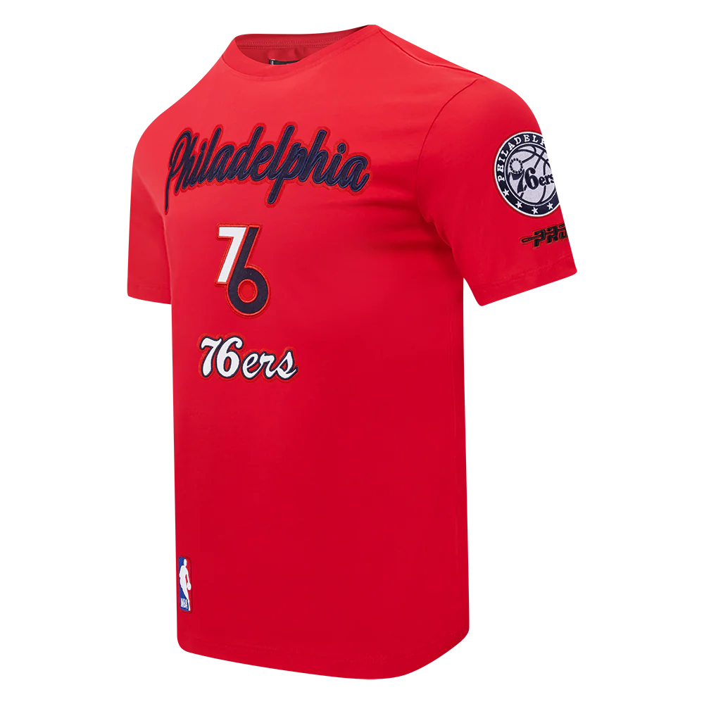 NBA PHILADELPHIA 76ERS CITY EDITION 25-26 MEN'S SJ TEE (RED) - Image 3