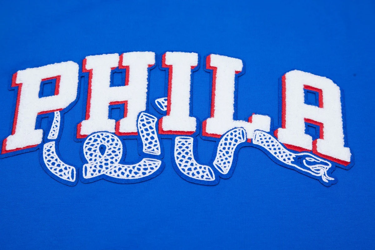 NBA PHILADELPHIA 76ERS CLASSIC CHENILLE MEN'S TEE (ROYAL BLUE) - Image 5