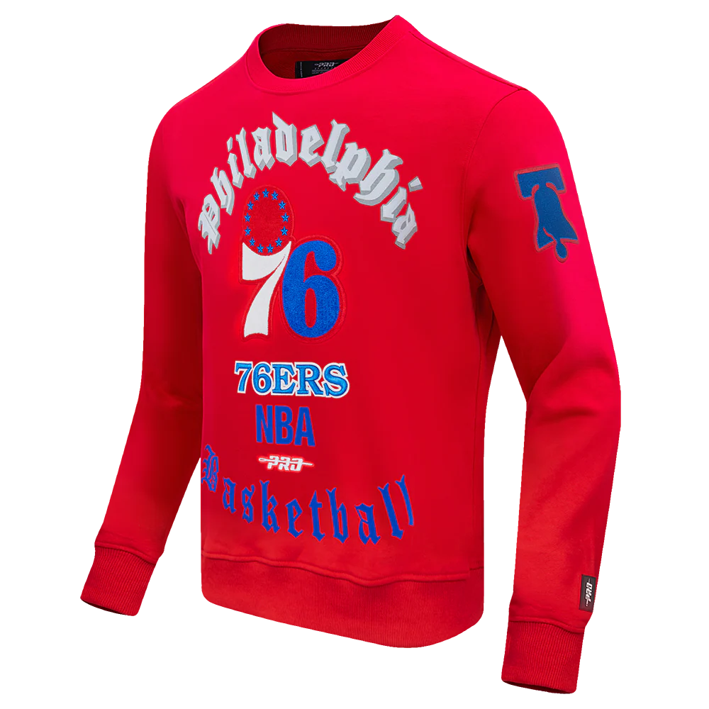 NBA PHILADELPHIA 76ERS OLD ENGLISH MEN'S CREWNECK (RED) - Image 2
