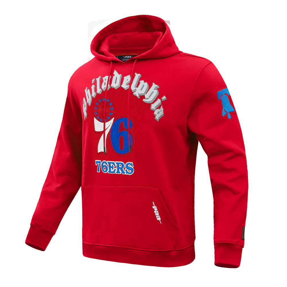 NBA PHILADELPHIA 76ERS OLD ENGLISH MEN'S PULLOVER HOODIE (RED) - Image 2