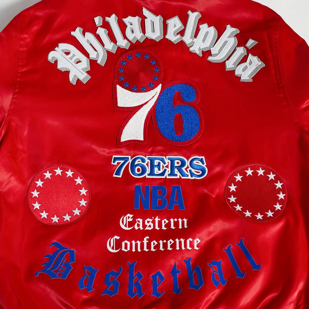 NBA PHILADELPHIA 76ERS OLD ENGLISH MEN'S RIB SATIN JACKET (RED) - Image 9
