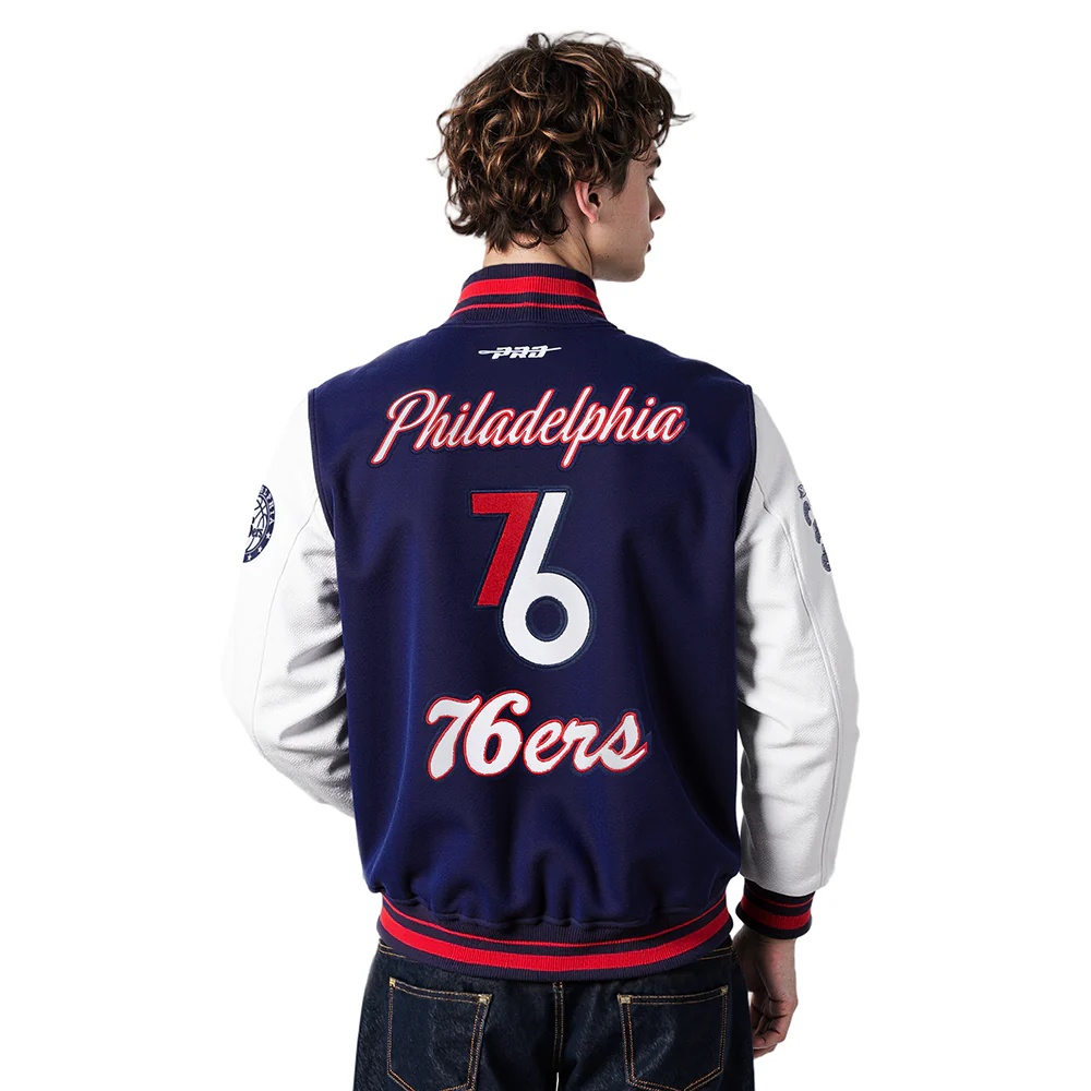 NBA PHILADELPHIA 76ERS CITY EDITION 25-26 MEN'S RIB WOOL VARSITY JACKET (MIDNIGHT NAVY/RED/MIDNIGHT NAVY) - Image 2