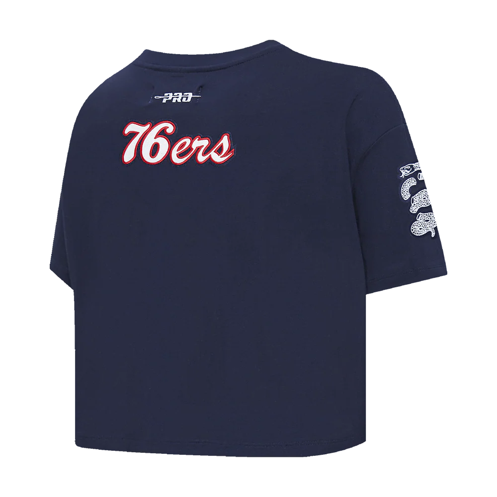 NBA PHILADELPHIA 76ERS CITY EDITION 25-26 WOMEN'S SJ BOXY TEE (MIDNIGHT NAVY) - Image 4