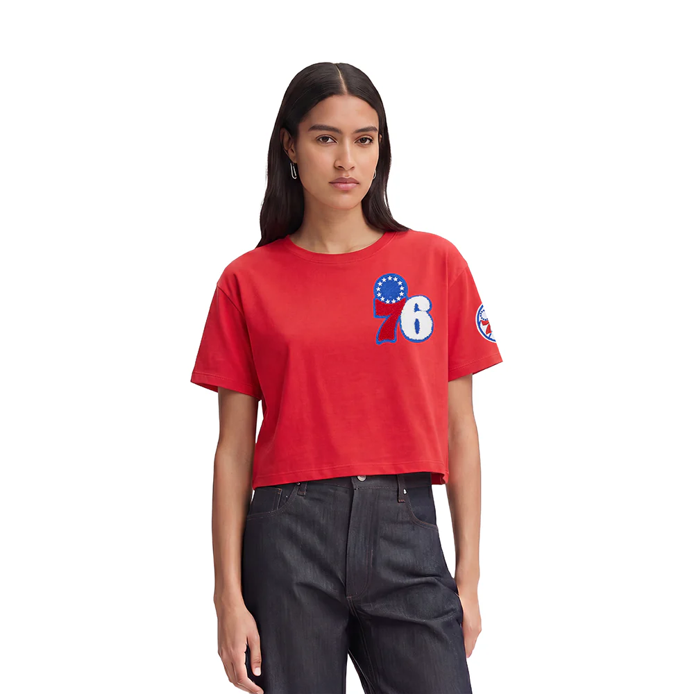 NBA PHILADELPHIA 76ERS CLASSIC WOMEN'S BOXY TEE (RED)