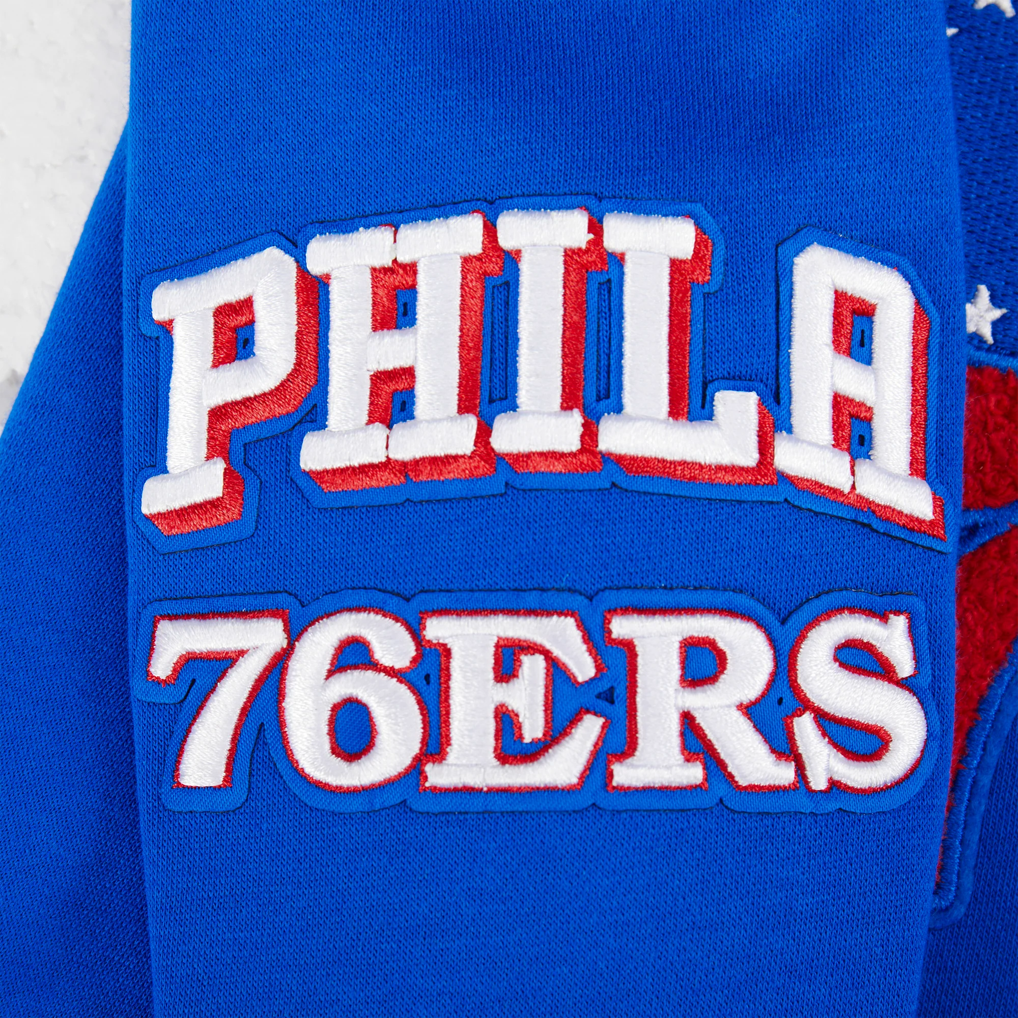 NBA PHILADELPHIA 76ERS RETRO CLASSIC BIG BOYS RIB FLEECE PULLOVER HOODIE (ROYAL BLUE/RED) - Image 3