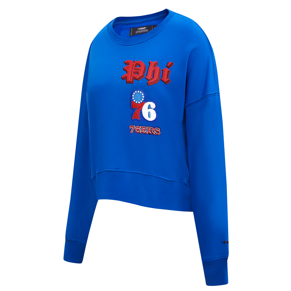NBA PHILADELPHIA 76ERS OLD ENGLISH WOMEN'S FLC CREWNECK (ROYAL BLUE) - Image 4