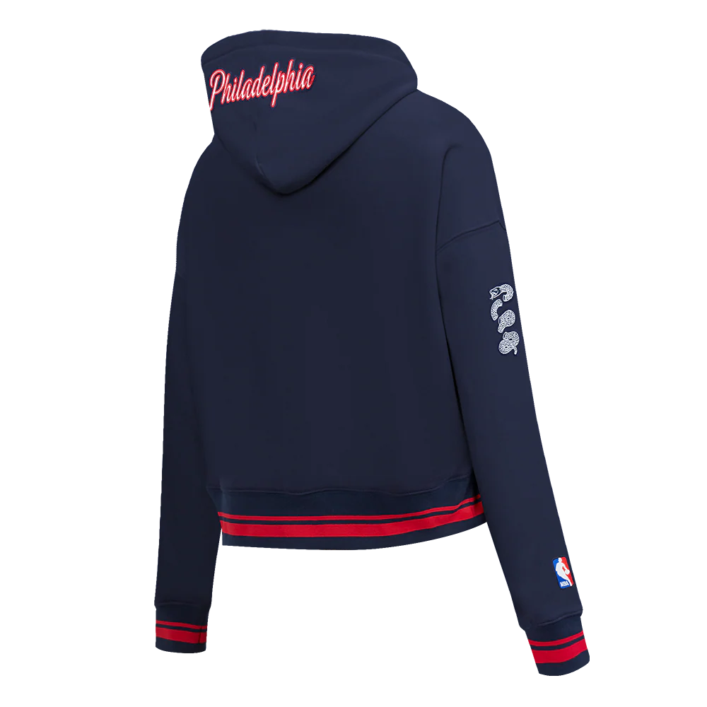 NBA PHILADELPHIA 76ERS CITY EDITION 25-26 WOMEN'S RIB FLC CROPPED PO HOODIE (MIDNIGHT NAVY/RED/MIDNIGHT NAVY) - Image 4