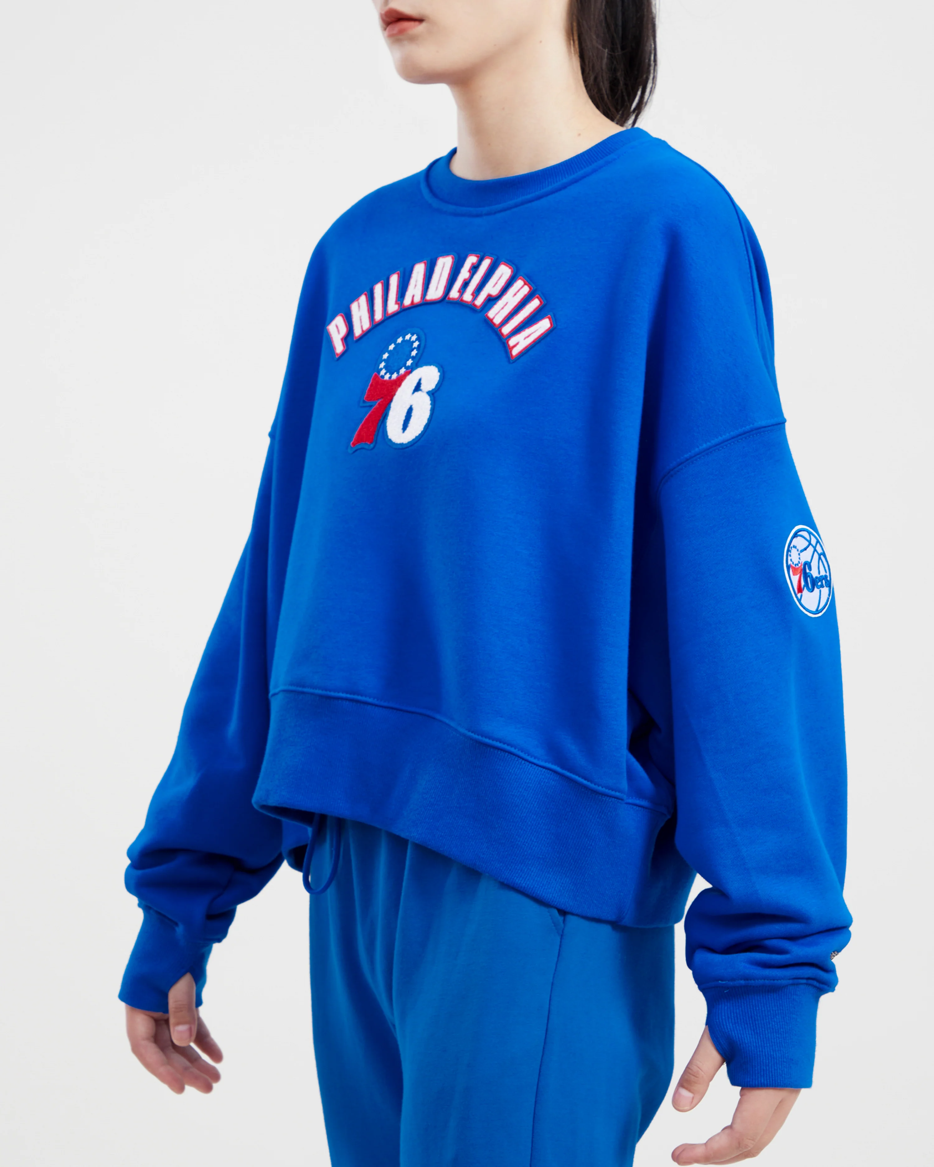 NBA PHILADELPHIA 76ERS CLASSIC WOMEN'S FLEECE CREWNECK (ROYAL BLUE) - Image 11