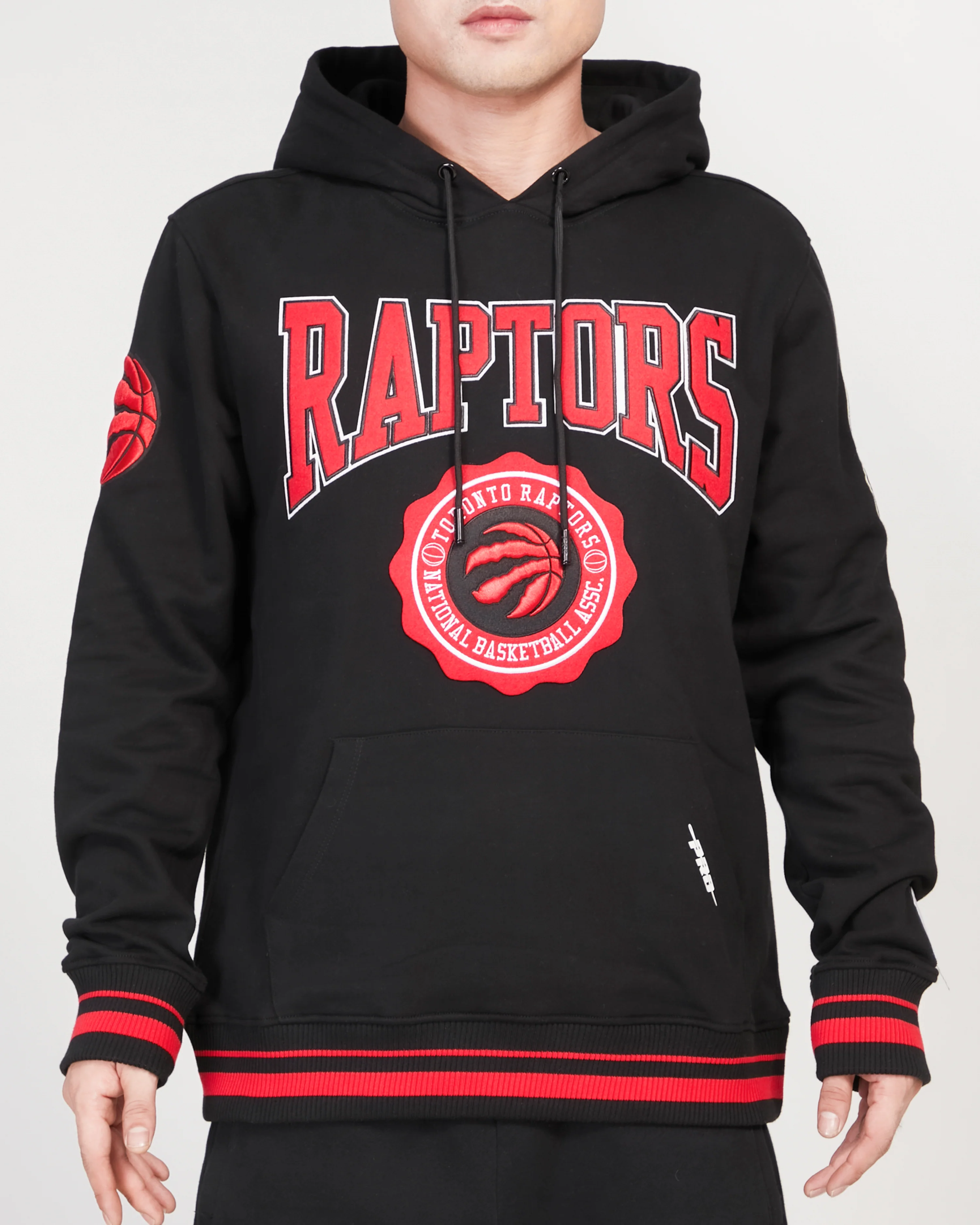 NBA TORONTO RAPTORS CREST EMBLEM RIB FLC PO HOODIE (BLACK/RED/BLACK)