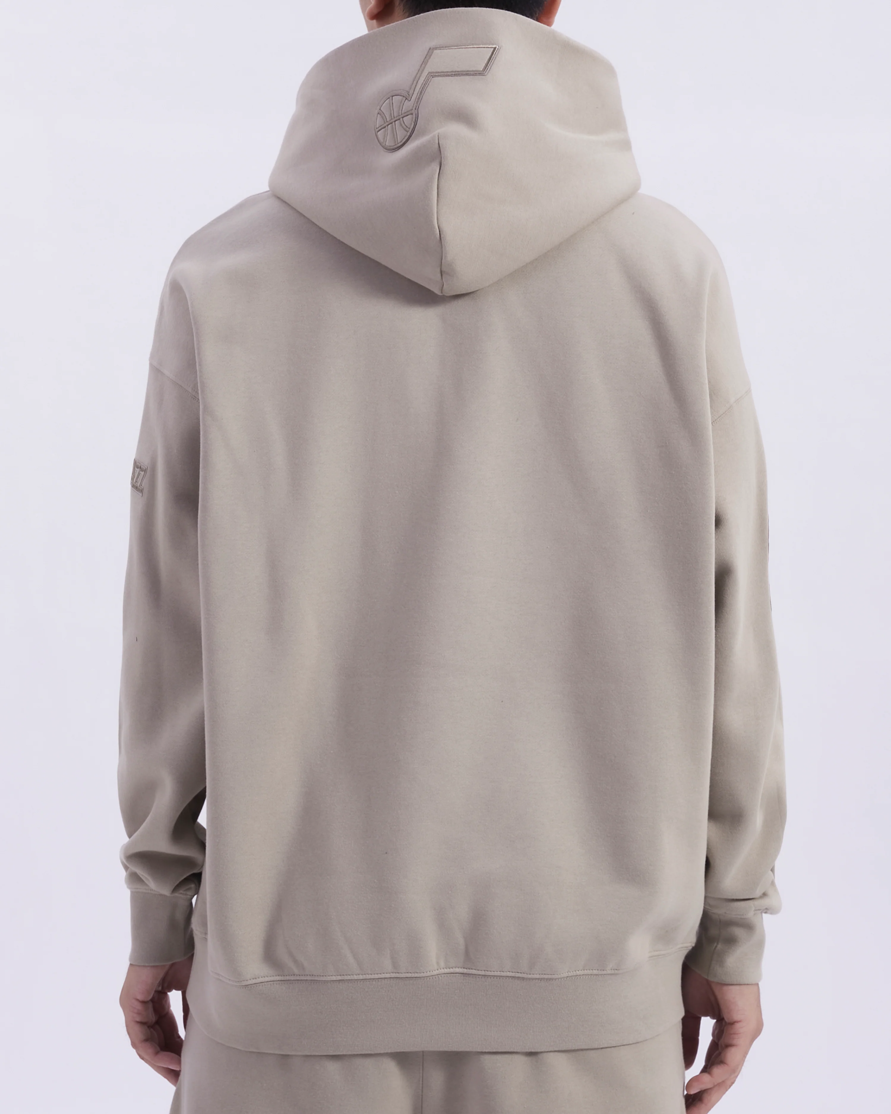 NBA UTAH JAZZ NEUTRAL MEN'S DROP SHOULDER FLC PO HOODIE (TAUPE) - Image 3