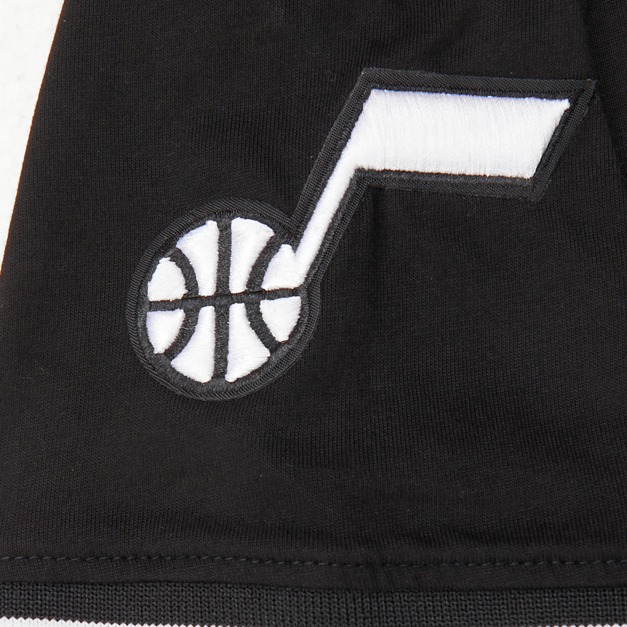 NBA UTAH JAZZ CLASSIC BIG BOYS SHORT SLEEVE STRIPED RIB TEE (BLACK) - Image 5