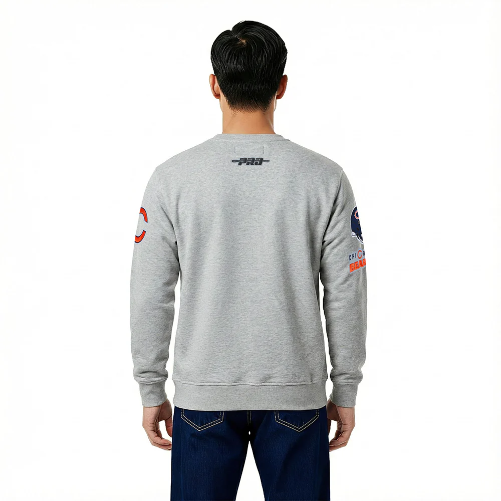 NFL CHICAGO BEARS OLD ENGLISH MEN'S CREWNECK (HEATHER GREY) - Image 2