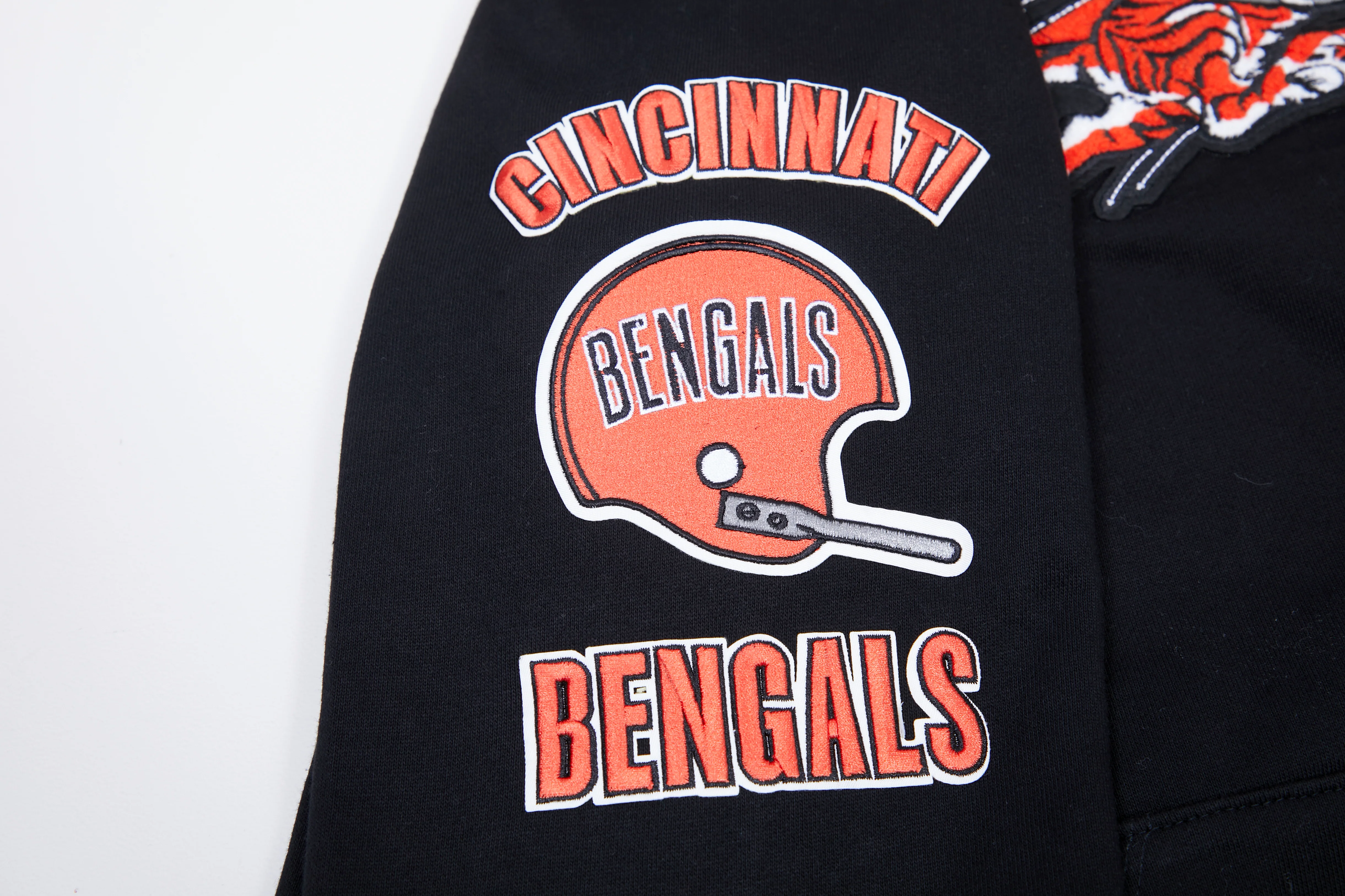 NFL CINCINNATI BENGALS RETRO CLASSIC MEN'S PULLOVER HOODIE (BLACK/ORANGE) - Image 6