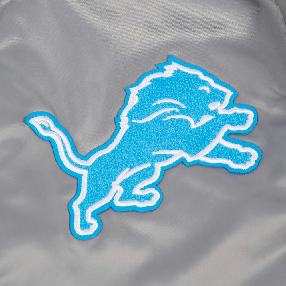 NFL DETROIT LIONS OLD ENGLISH MEN'S RIB SATIN JACKET (GRAY) - Image 9