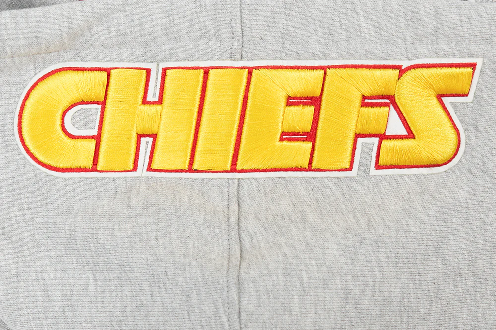 NFL KANSAS CITY CHIEFS OLD ENGLISH MEN'S PULLOVER HOODIE (HEATHER GREY) - Image 10