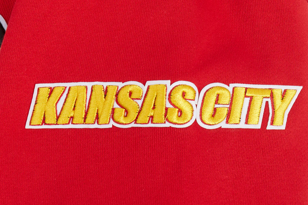 NFL KANSAS CITY CHIEFS OLD ENGLISH MEN'S PULLOVER HOODIE (RED) - Image 8