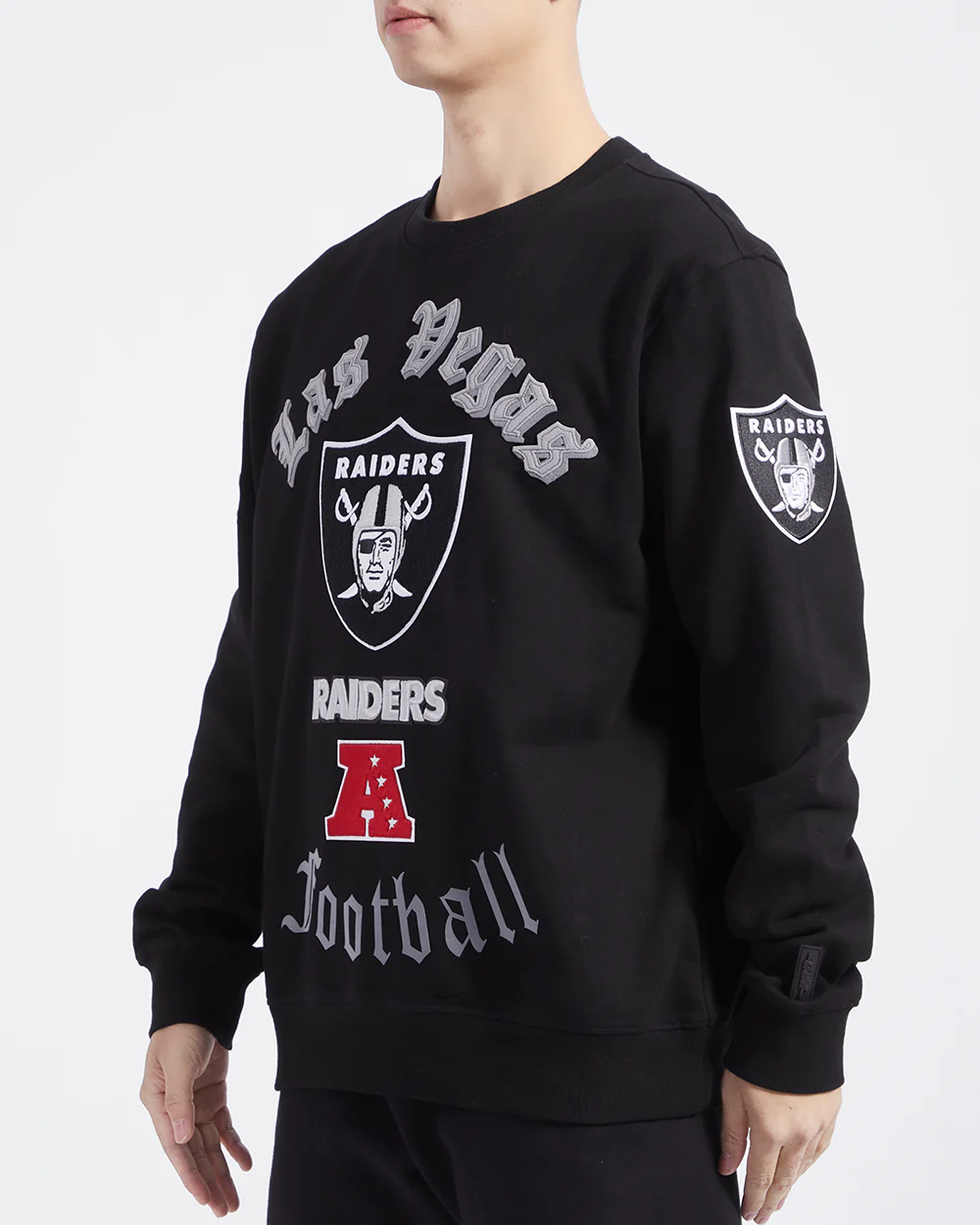 NFL LAS VEGAS RAIDERS OLD ENGLISH MEN'S CREWNECK (BLACK) - Image 2