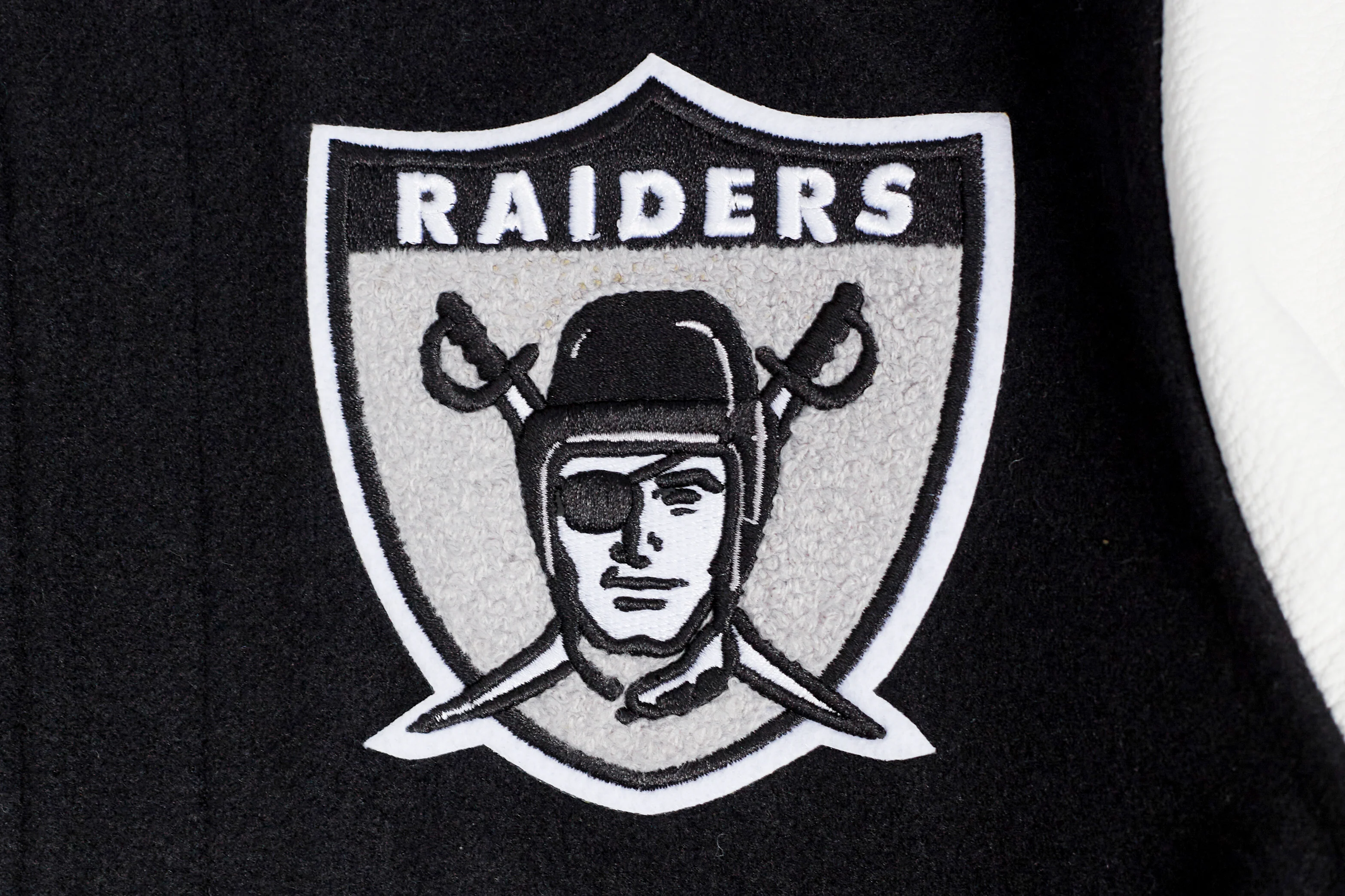 NFL LAS VEGAS RAIDERS RETRO CLASSIC BIG BOYS RIB WOOL VARSITY JACKET (BLACK/GRAY) - Image 3