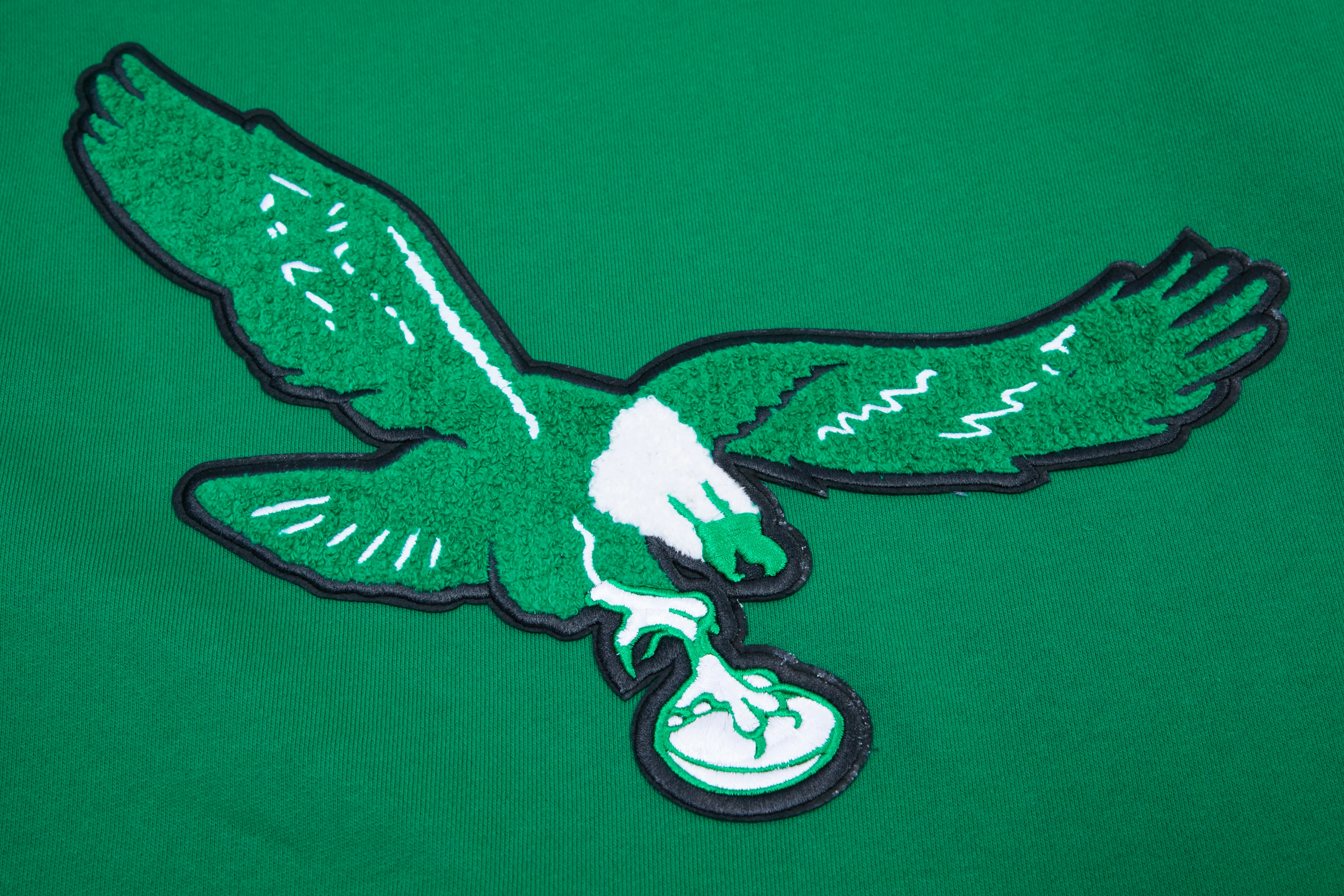 NFL PHILADELPHIA EAGLES RETRO CLASSIC MEN'S PULLOVER HOODIE (KELLY GREEN) - Image 14