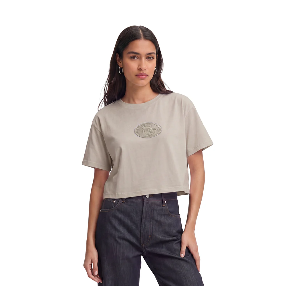 NFL SAN FRANCISCO 49ERS WINGSPAN WOMEN'S SJ BOXY TEE (TAUPE) - Image 2