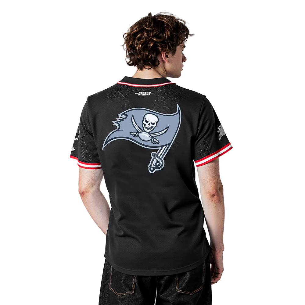 NFL TAMPA BAY BUCCANEERS MIKE EVANS #13 CLASSIC MESH PNN MEN'S MESH BUTTON DOWN SHIRT (BLACK/RED) - Image 2