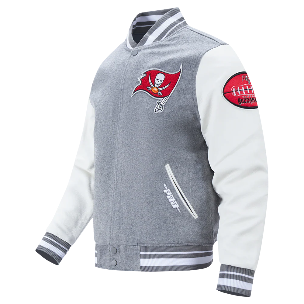 NFL TAMPA BAY BUCCANEERS OLD ENGLISH MEN'S RIB WOOL VARSITY JACKET (HEATHER GREY/WHITE) - Image 2