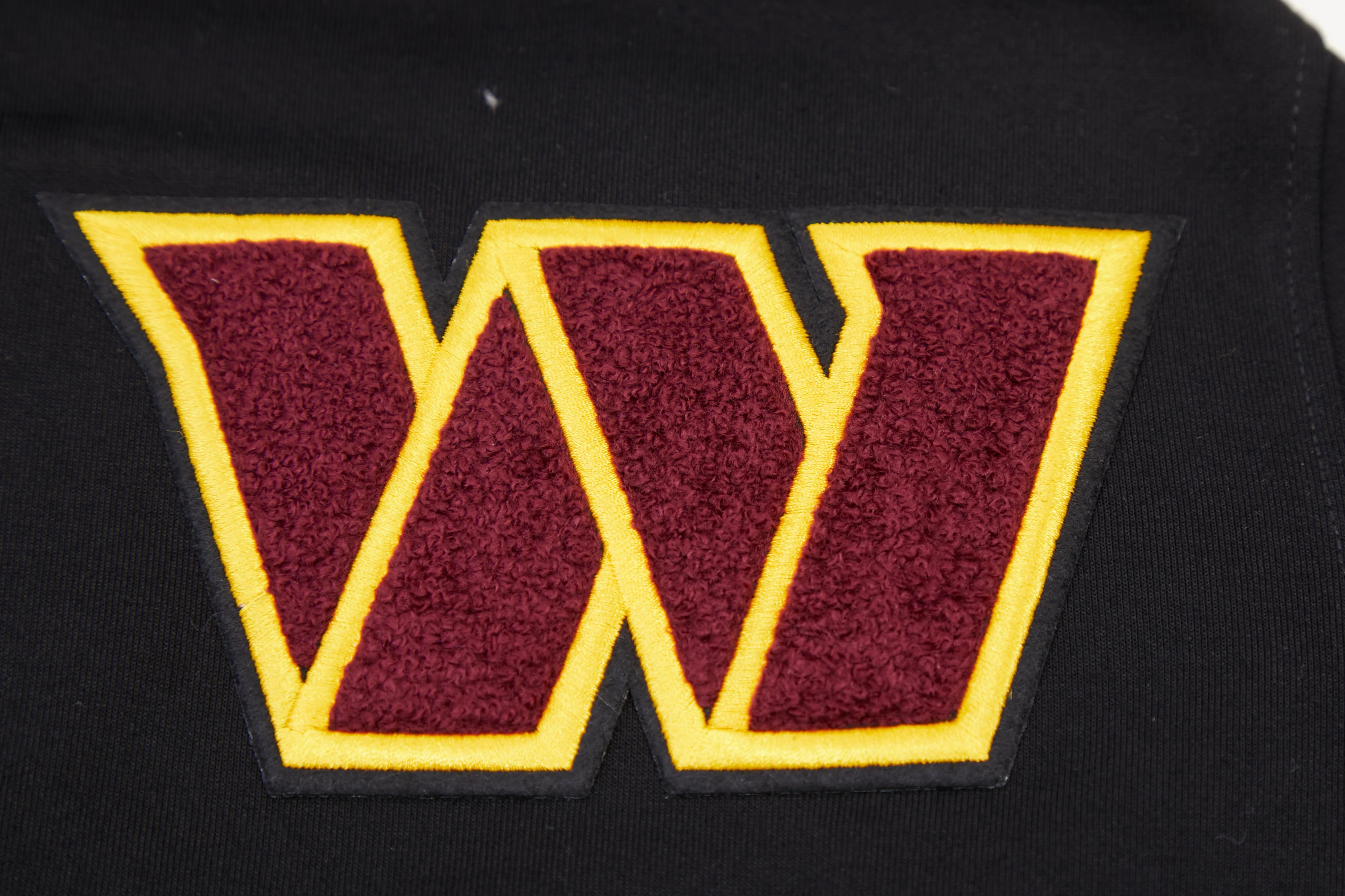 NFL WASHINGTON COMMANDERS CLASSIC CHENILLE MEN'S PO HOODIE (BLACK) - Image 7