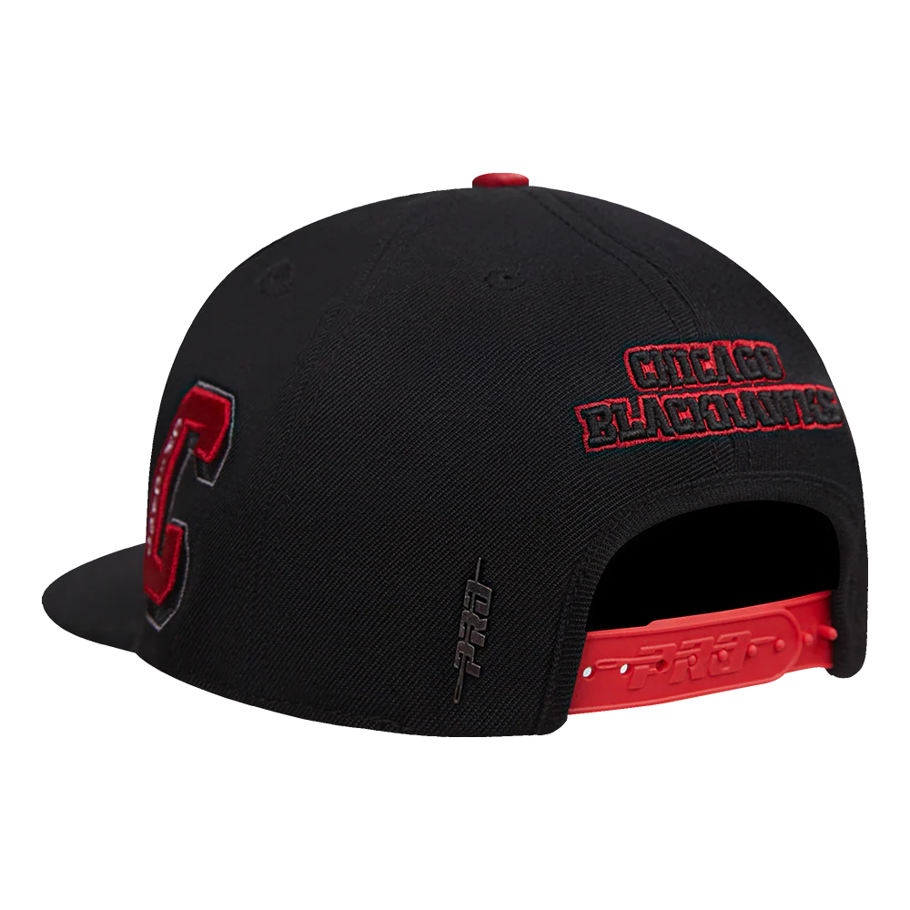 NHL CHICAGO BLACKHAWKS OLD ENGLISH UNISEX 6 PANEL SNAPBACK HAT (BLACK) - Image 4