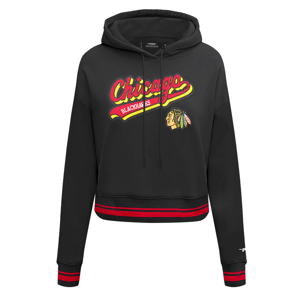 NHL CHICAGO BLACKHAWKS SCRIPT TAIL WOMEN'S RIB FLEECE CROPPED PULLOVER HOODIE (BLACK/RED/BLACK)