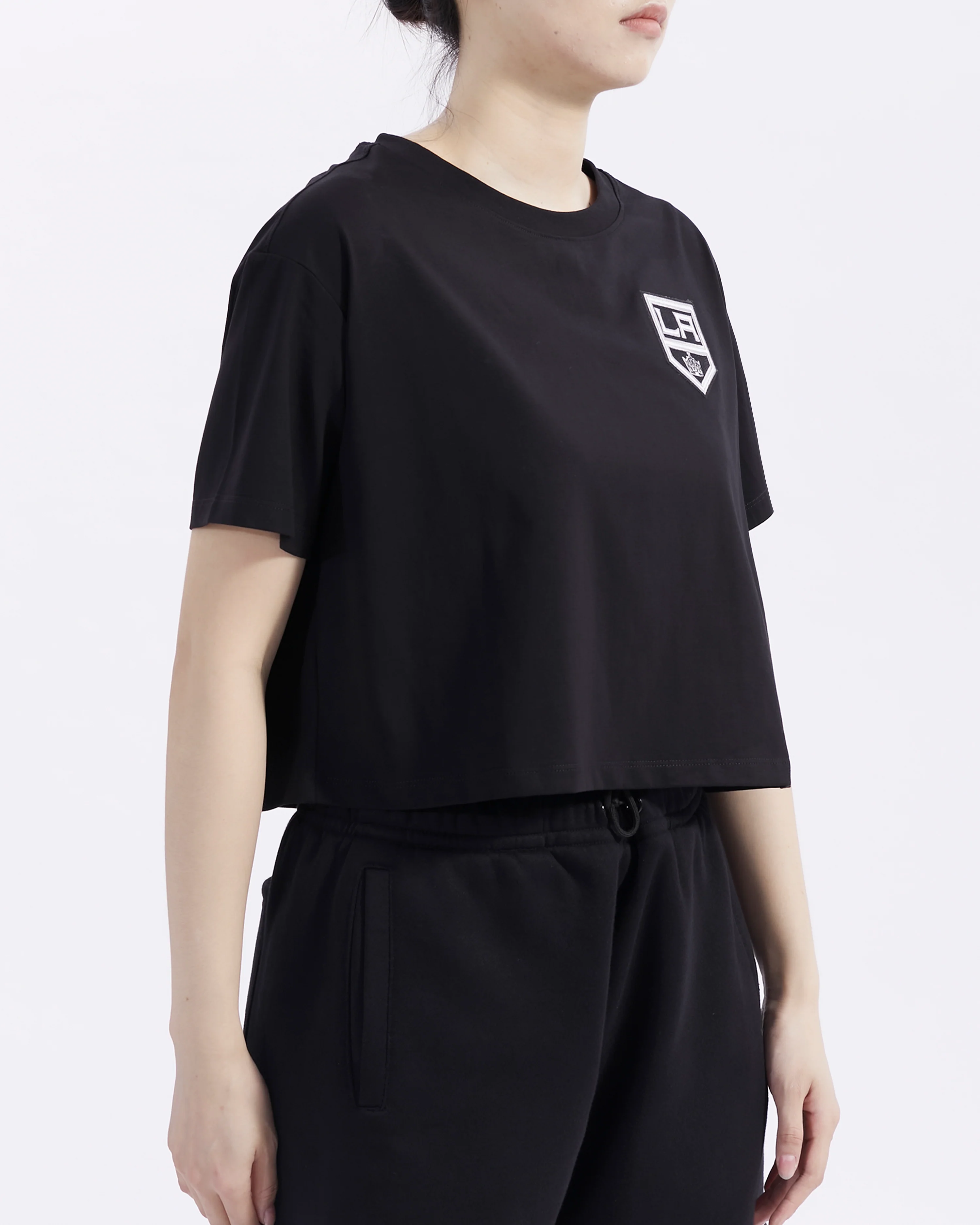 NHL LOS ANGELES KINGS CLASSIC WOMEN'S BOXY TEE (BLACK) - Image 4
