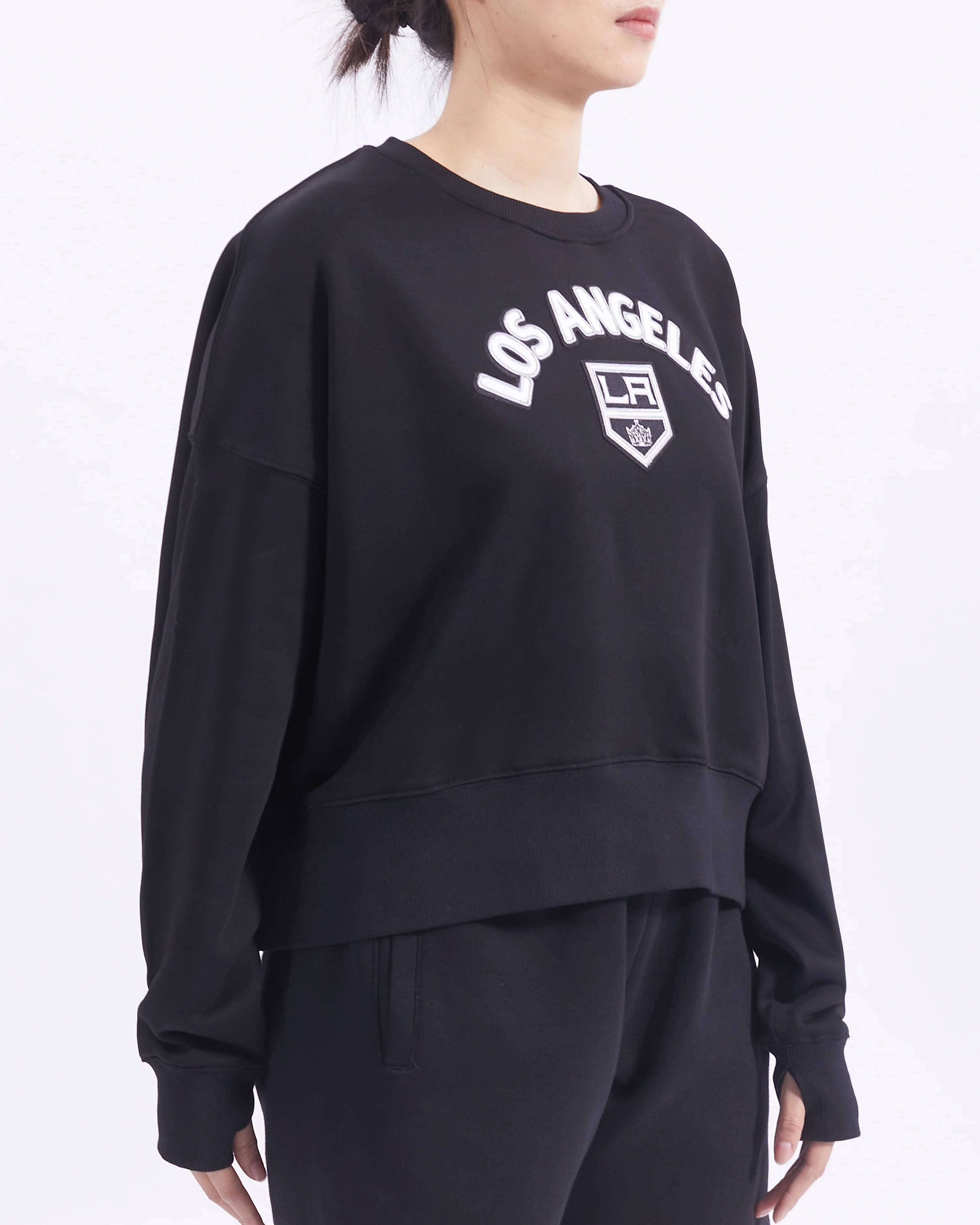 NHL LOS ANGELES KINGS CLASSIC WOMEN'S CREWNECK (BLACK) - Image 4
