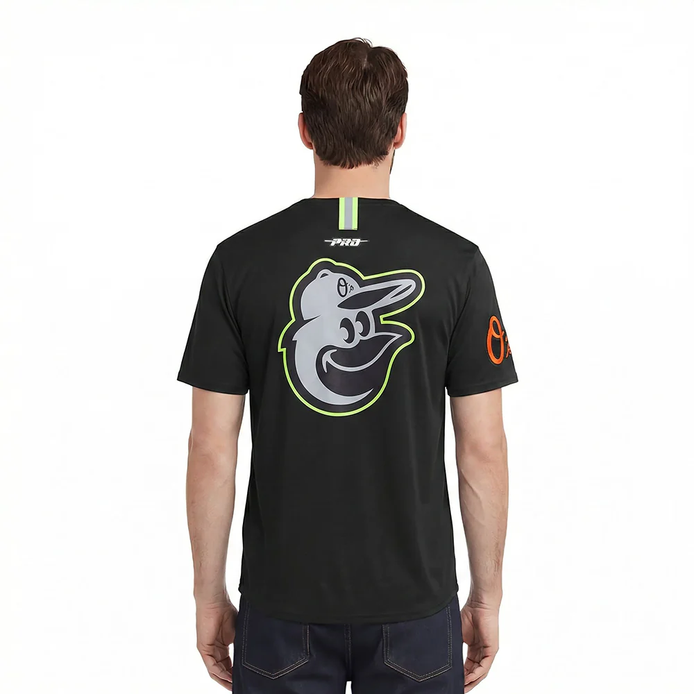 MLB BALTIMORE ORIOLES UNDER THE LIGHTS MEN'S SINGLE JERSEY TEE (BLACK) - Image 2