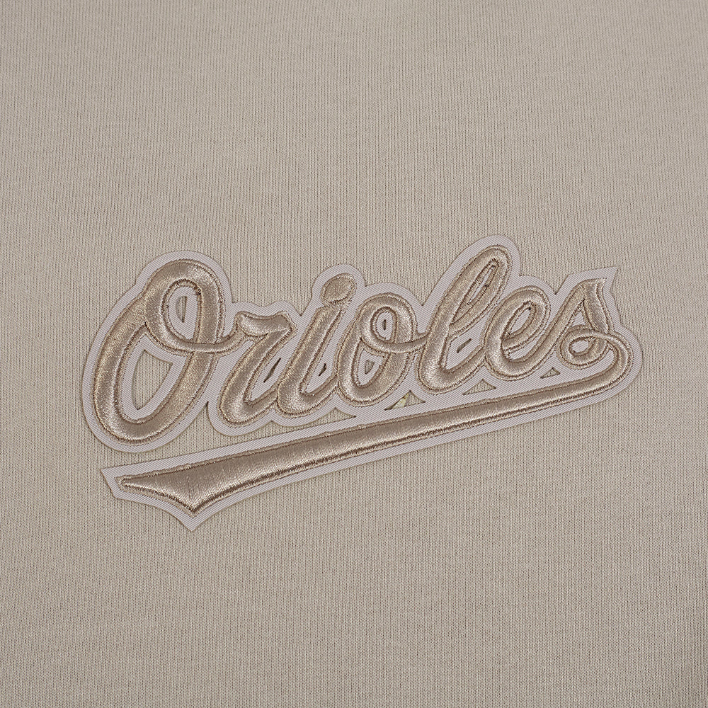 MLB BALTIMORE ORIOLES WINGSPAN MEN'S DROP SHOULDER FLEECE CREWNECK (TAUPE) - Image 10