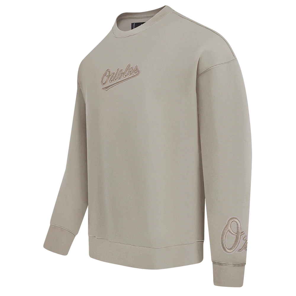 MLB BALTIMORE ORIOLES WINGSPAN MEN'S DROP SHOULDER FLEECE CREWNECK (TAUPE) - Image 4
