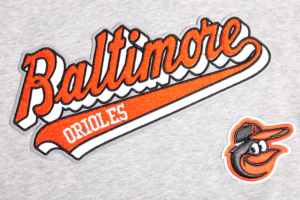 MLB BALTIMORE ORIOLES SCRIPT TAIL WOMEN'S RIB FLEECE CROPPED PULLOVER HOODIE (HEATHER GRAY/BLACK) - Image 5