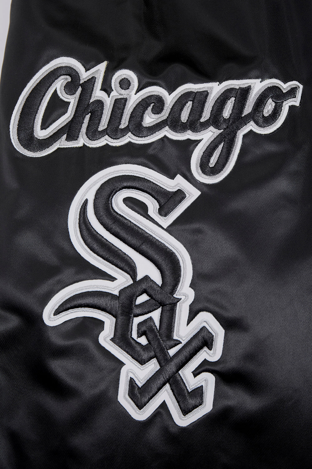 MLB CHICAGO WHITE SOX OLD ENGLISH MEN'S SATIN JACKET (BLACK) - Image 7