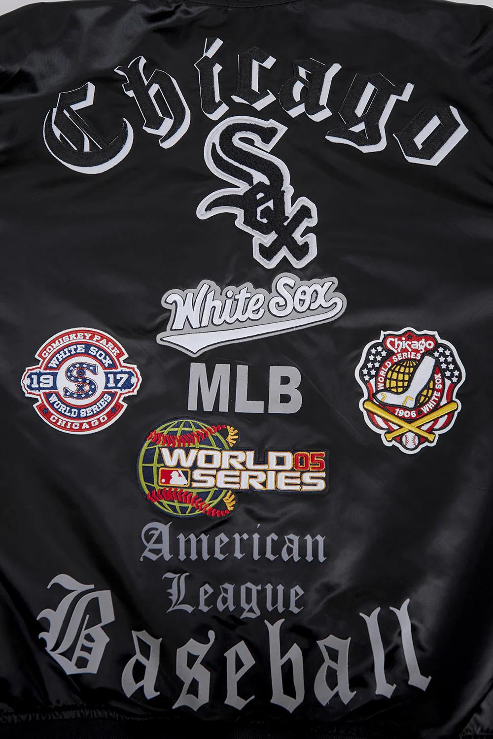 MLB CHICAGO WHITE SOX OLD ENGLISH MEN'S SATIN JACKET (BLACK) - Image 9
