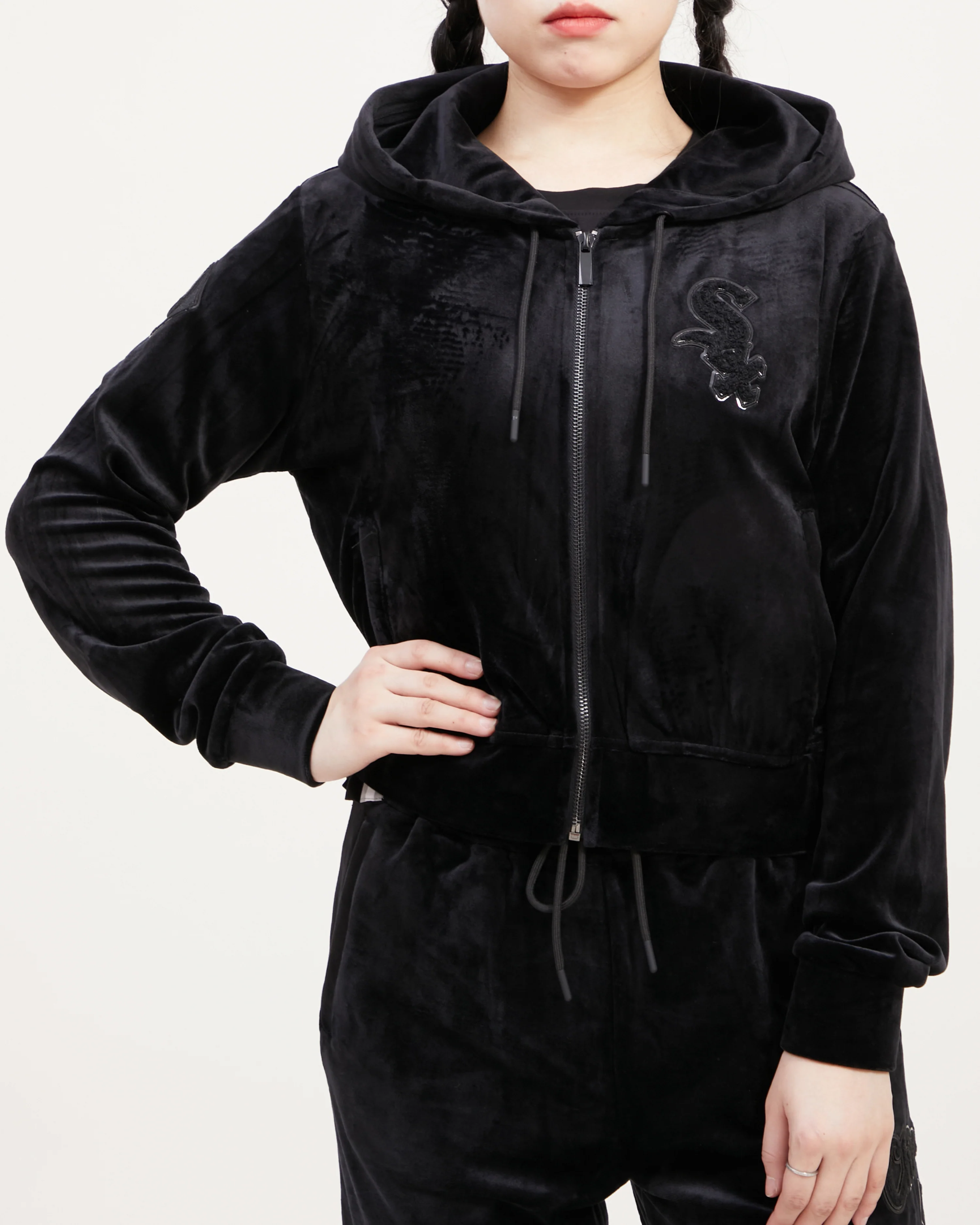 MLB CHICAGO WHITE SOX TRIPLE BLACK WOMEN'S VELOUR FULL ZIP PULLOVER HOODIE (TRIPLE BLACK) - Image 8