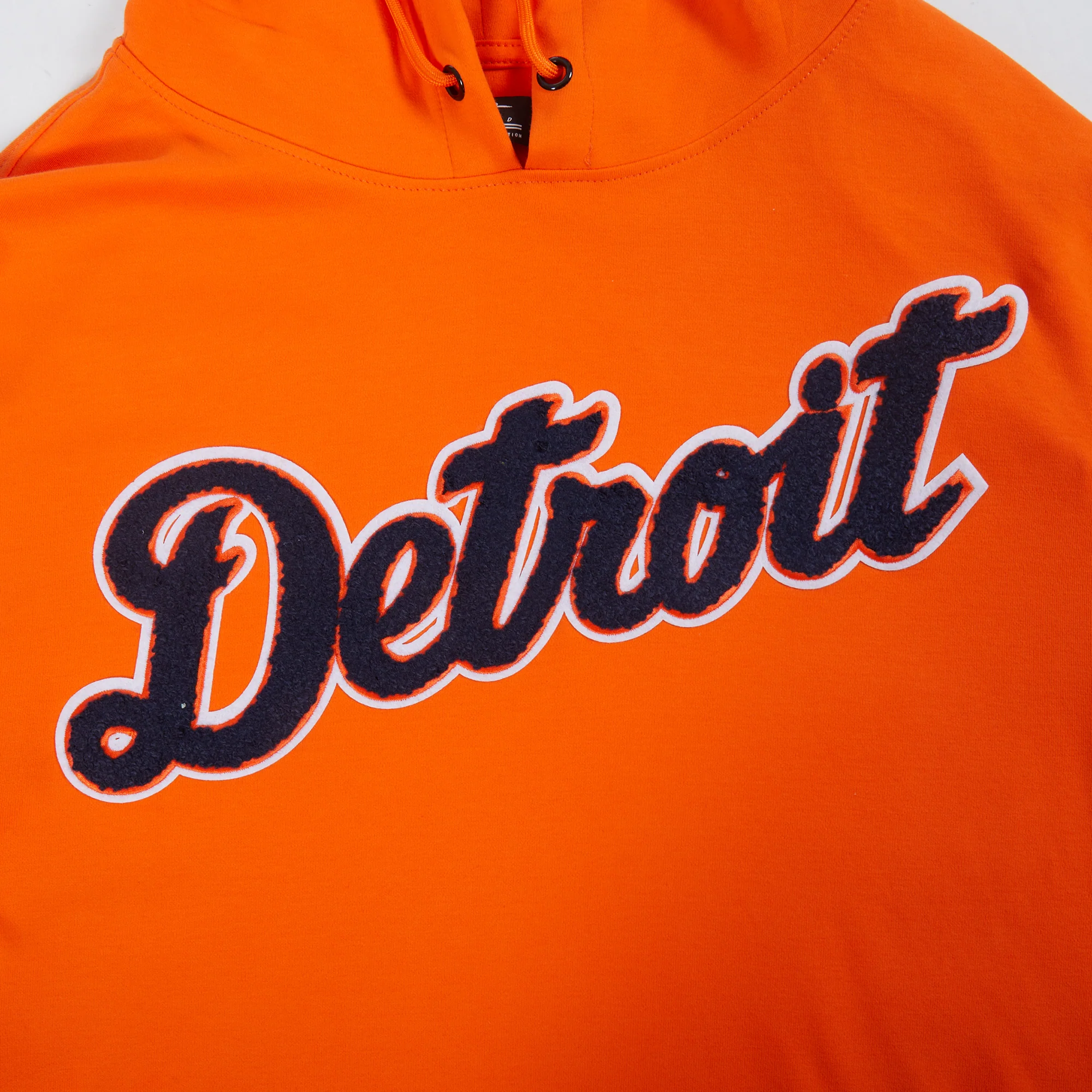 MLB DETROIT TIGERS CLASSIC CHENILLE MEN'S DOUBLE KNIT SHORT SLEEVE PULLOVER HOODIE (ORANGE) - Image 5