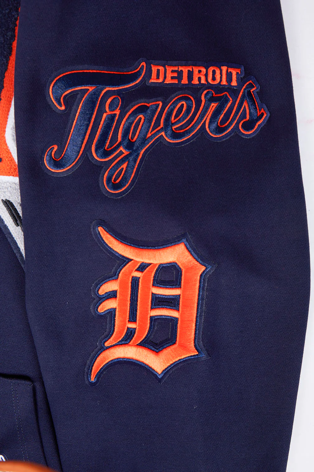 MLB DETROIT TIGERS MASHUP MEN'S RIB PULLOVER HOODIE (MIDNIGHT NAVY/ORANGE/MIDNIGHT NAVY) - Image 7