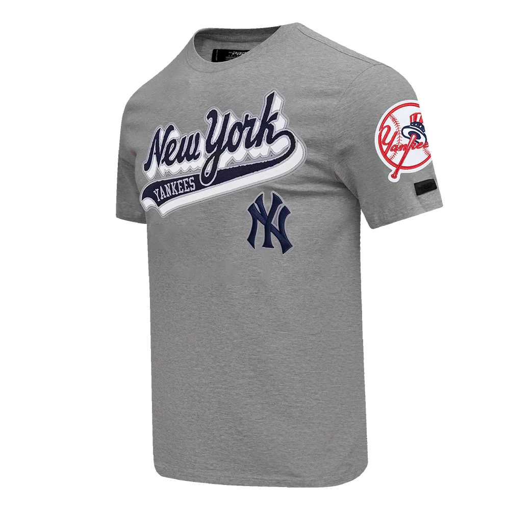 MLB NEW YORK YANKEES SCRIPT TAIL MEN'S TOPS (GRAY) - Image 2